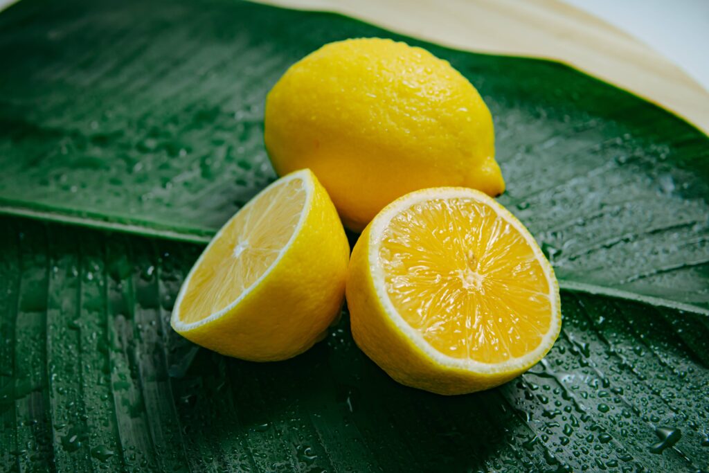 gros plan citron coupé en deux