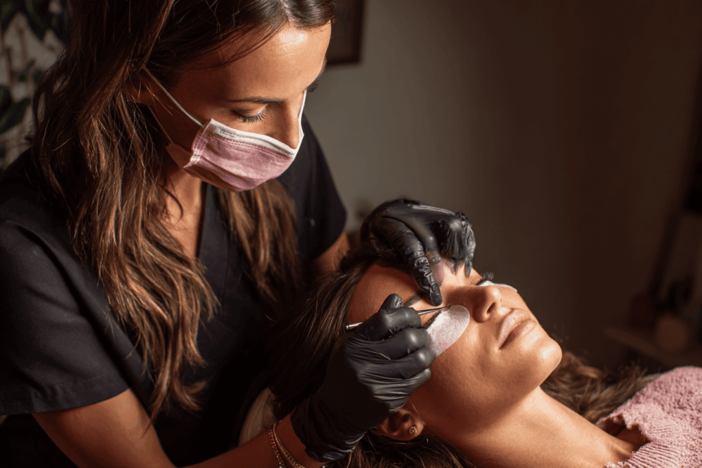 extensions de cils pendant la grossesse femme enceinte