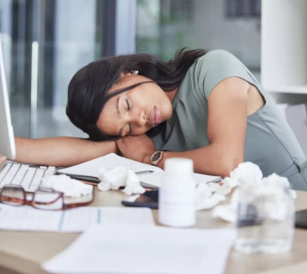 femme noir épuisée au travail sommeil stress insomnie fatigue magnésium quel type de magnésium prendre choisir