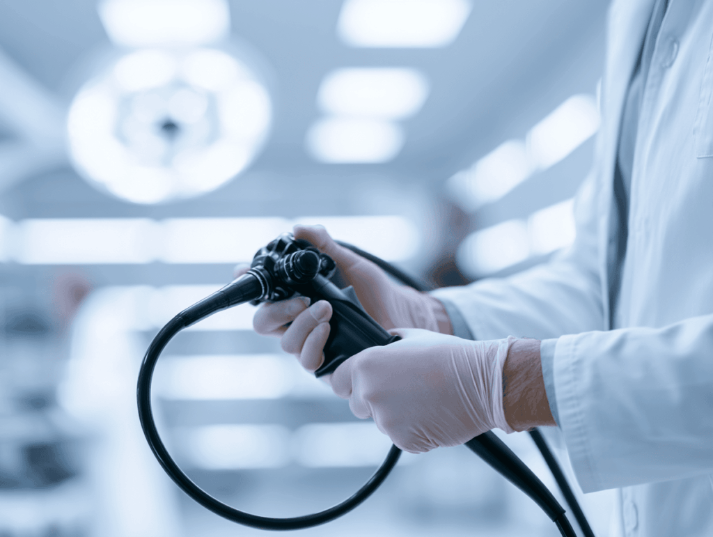 vue rapproché d'un médecin avec appareil pour Prothèse œsophagienne